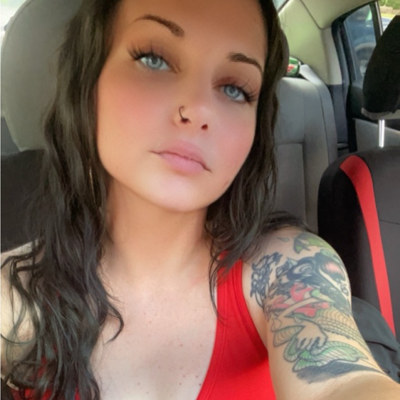 Meet your Posher, Kenzie - Picture 2 of 5